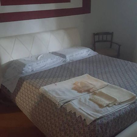 La Casa Della Quercia Guest House Lorenzana Eksteriør bilde