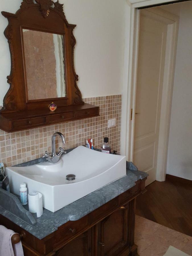 La Casa Della Quercia Guest House Lorenzana Eksteriør bilde