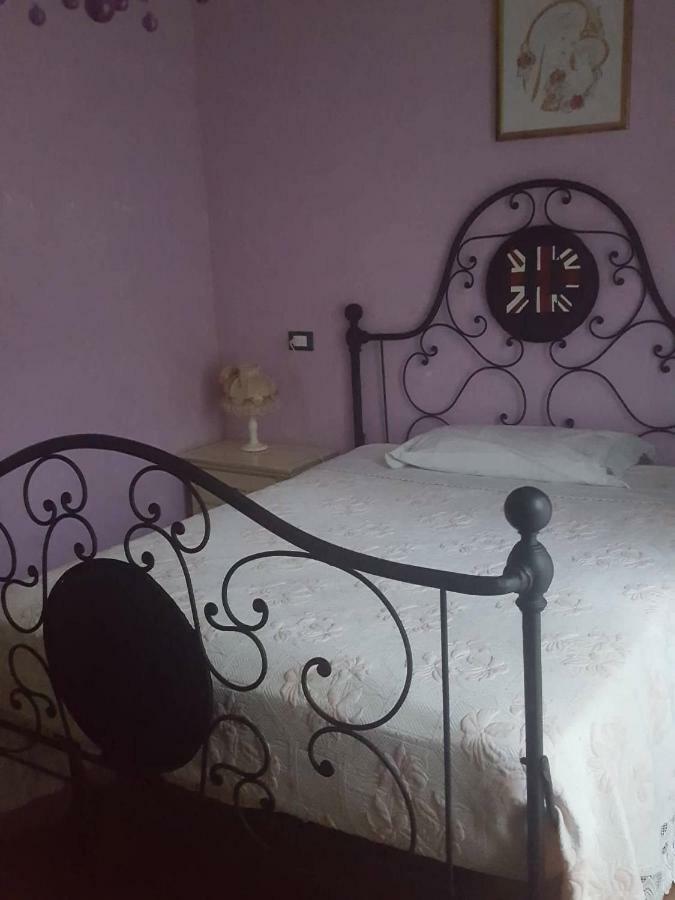 La Casa Della Quercia Guest House Lorenzana Eksteriør bilde